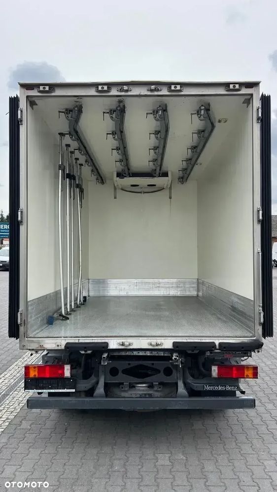 Mercedes-Benz ATEGO 813 EURO 5 CHŁODNIA HAKOWA KONTENER IZOTERMA