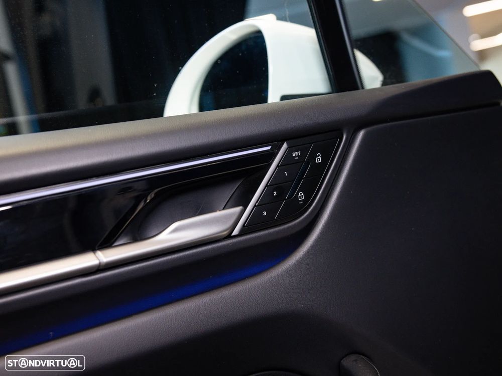 Porsche Macan Electric 4 - 23