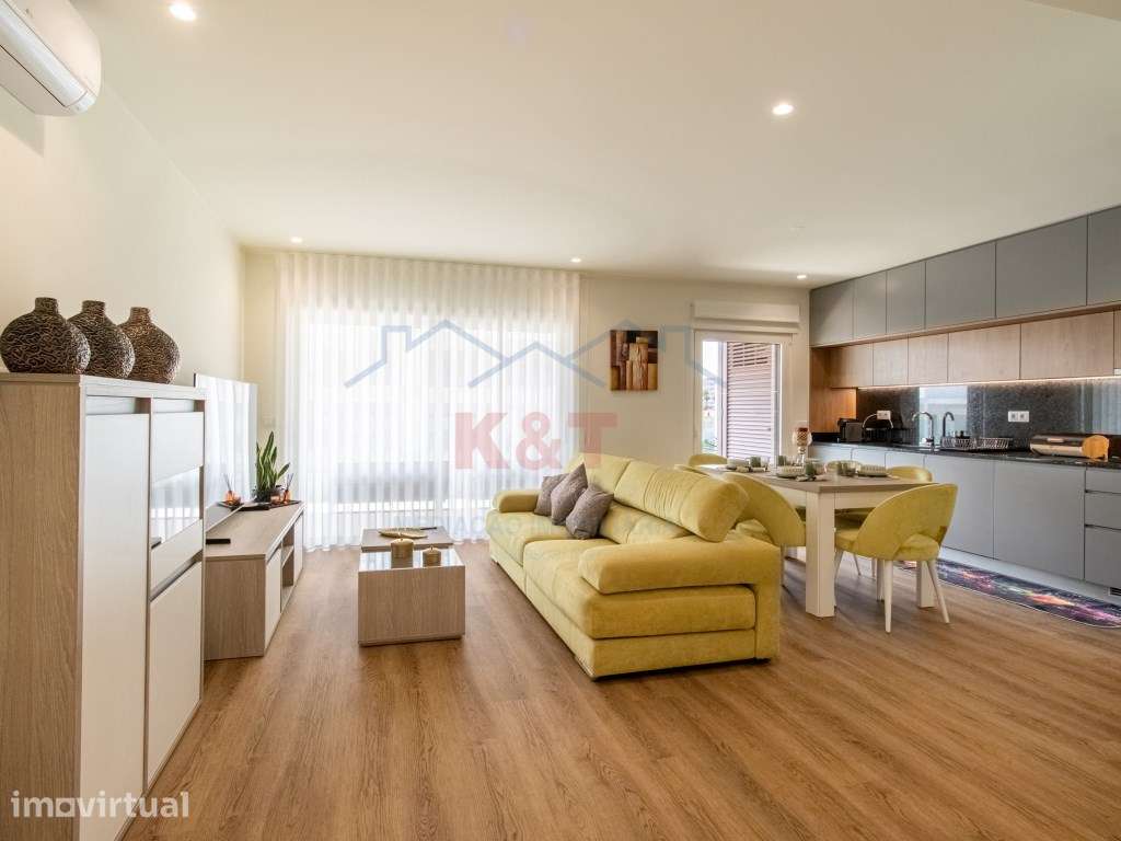 Apartamento T2 Mobilado com Piscina e Garagem - Grande imagem: 4/36