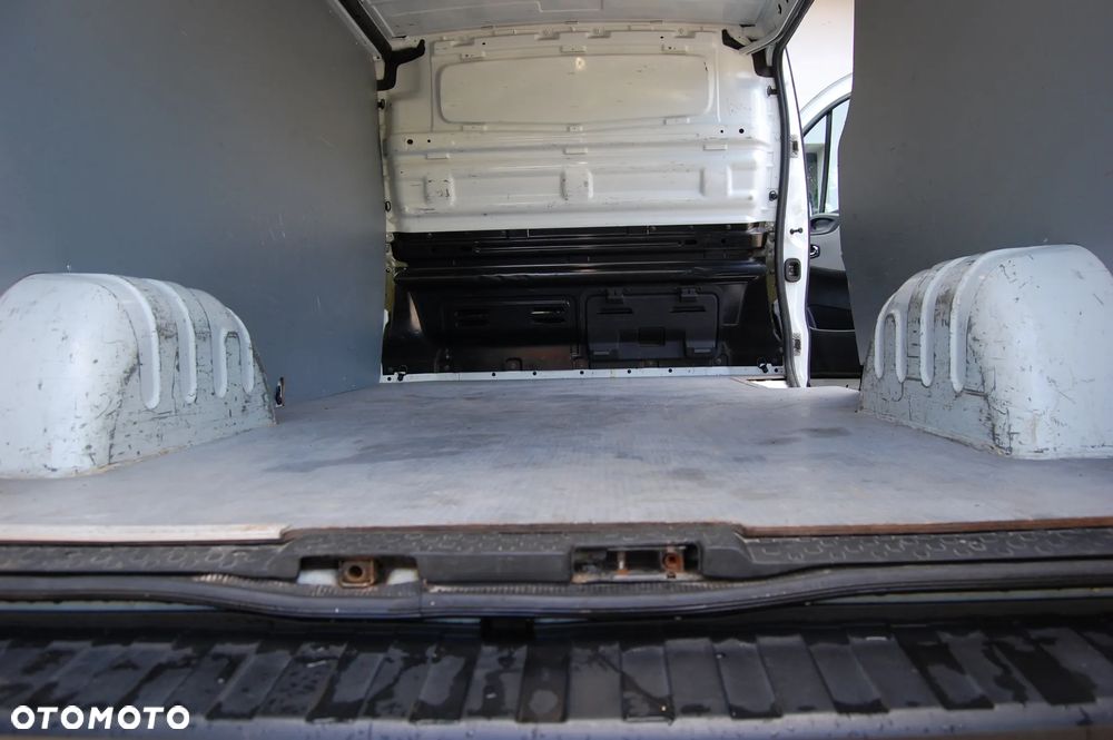 Renault Trafic Vivaro NV300 - 16