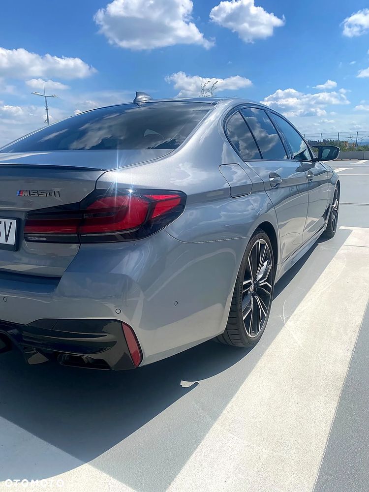 BMW Seria 5 M550i xDrive - 14