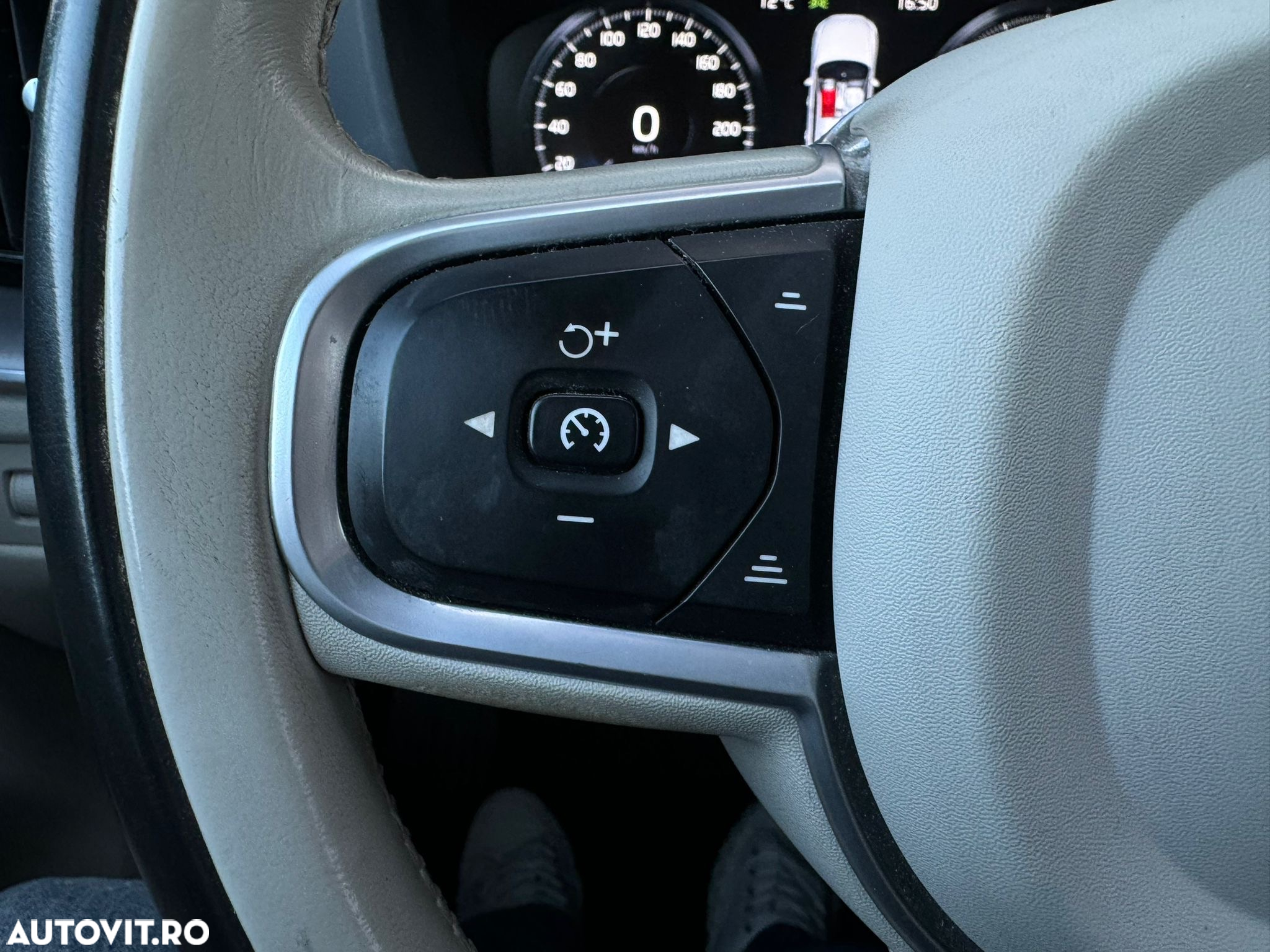 Volvo XC 60 B4 D Geartronic Momentum Pro - 17