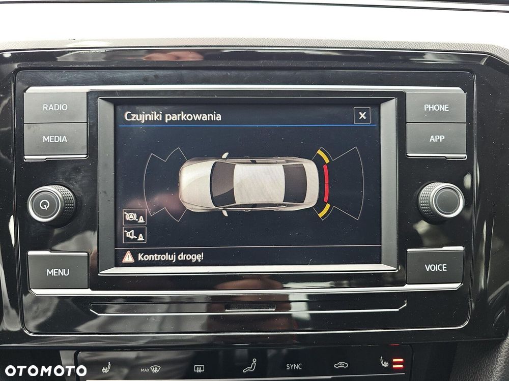 Volkswagen Passat - 19