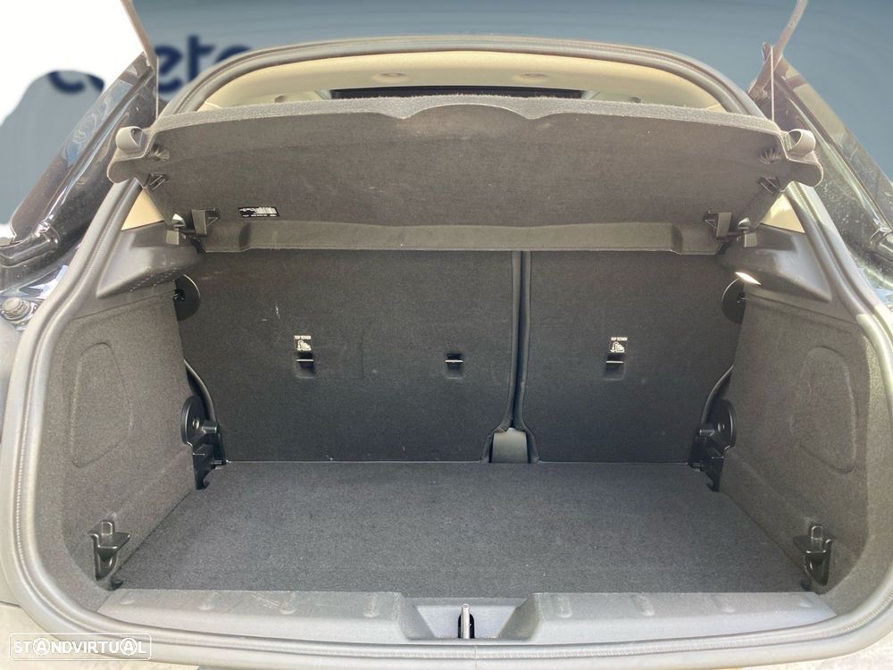 MINI 5 Portas Cooper Classic Auto - 17