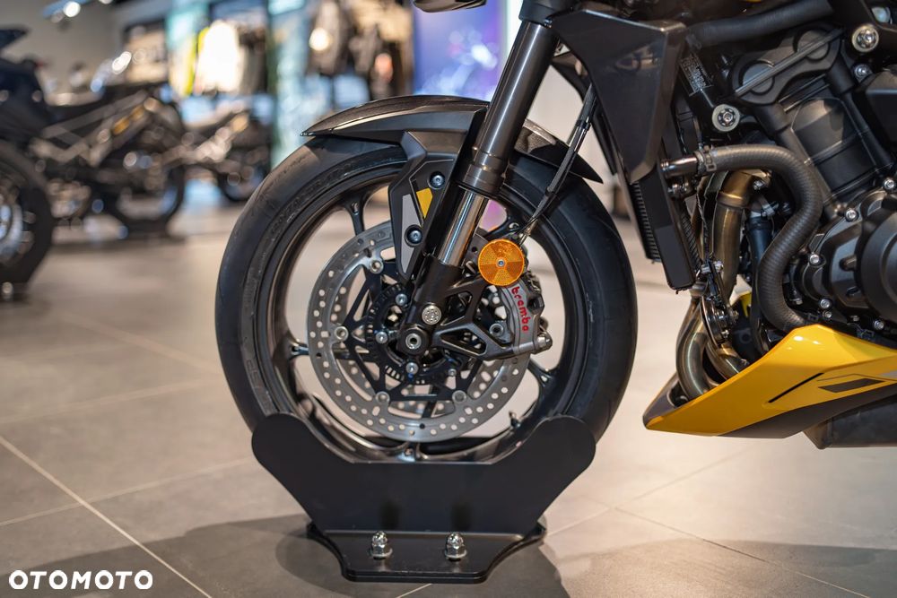 Triumph Street Triple - 16