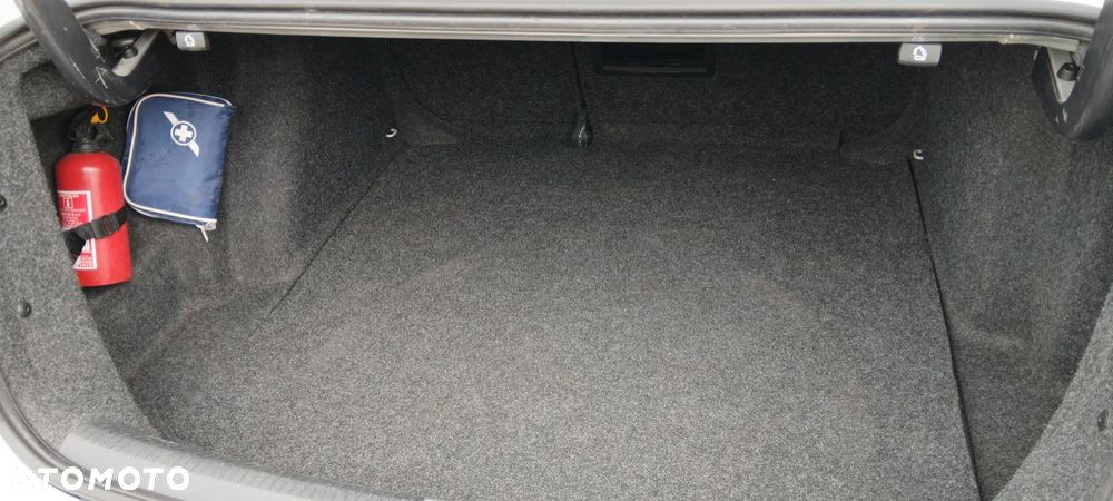 Volkswagen Jetta 1.6 TDI Comfortline - 16