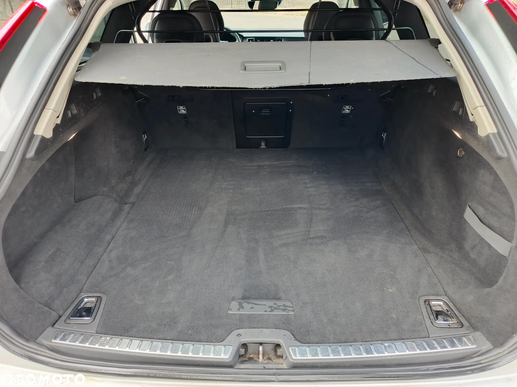 Volvo V90 D5 AWD Momentum - 32