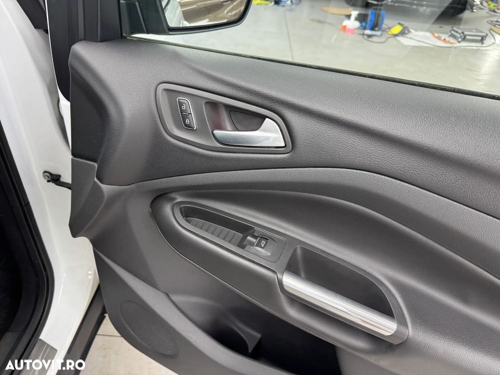 Ford Kuga 2.0 TDCi 4x4 Aut. Titanium - 23