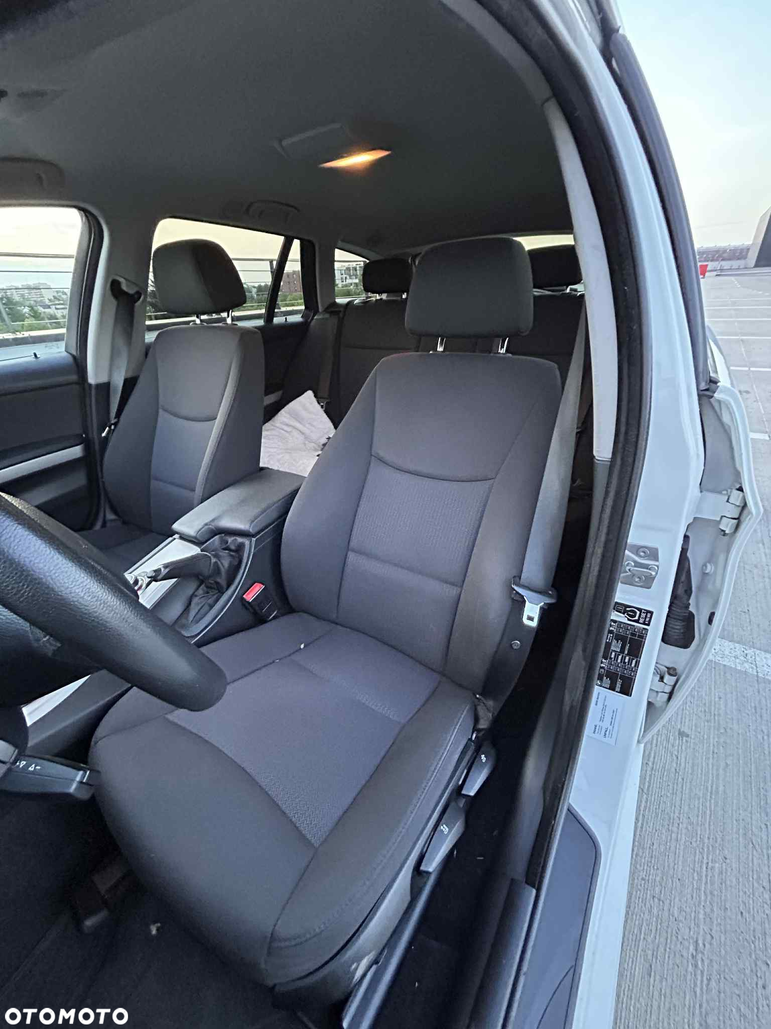 BMW Seria 3 318d DPF Touring - 13