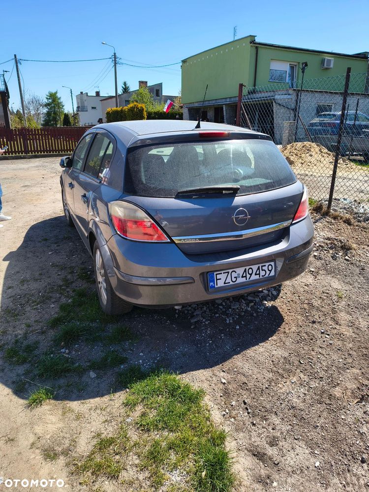 Opel Astra 1.8 Essentia - 2