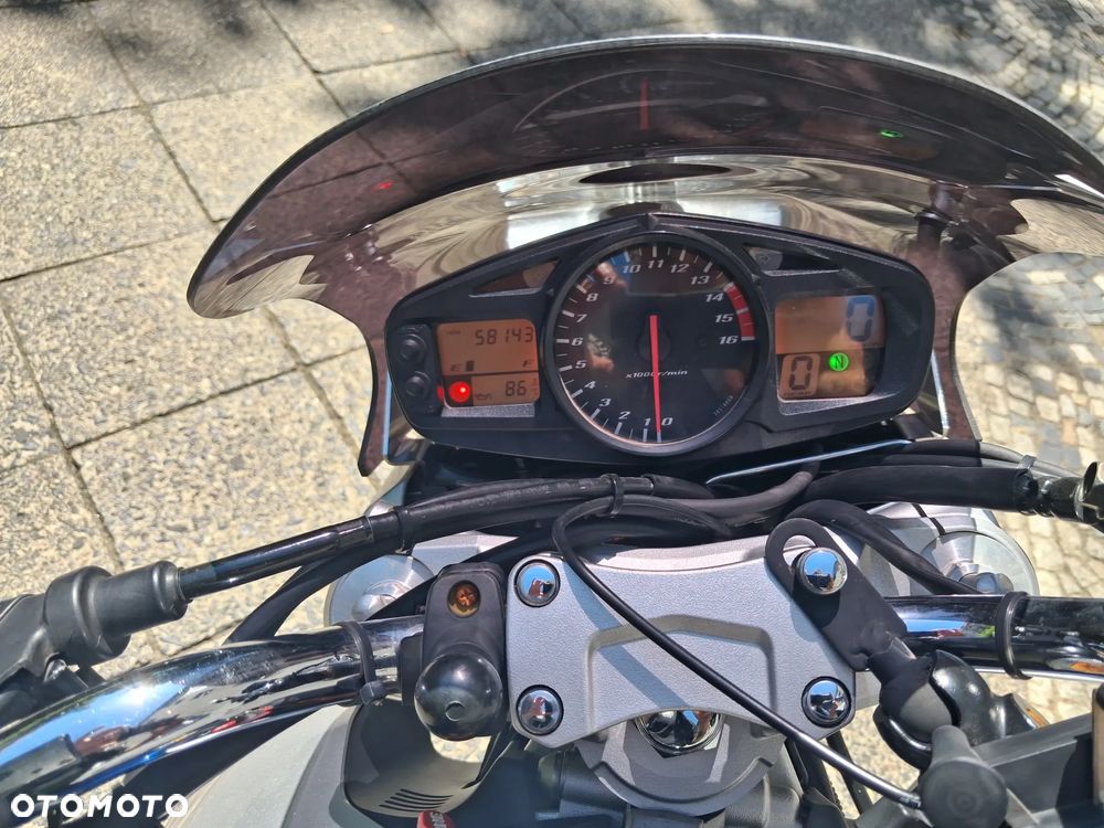 Suzuki GSR - 7