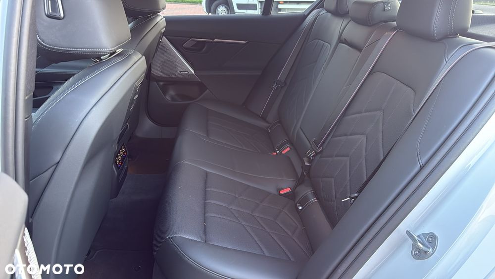 BMW Seria 5 520i - 23