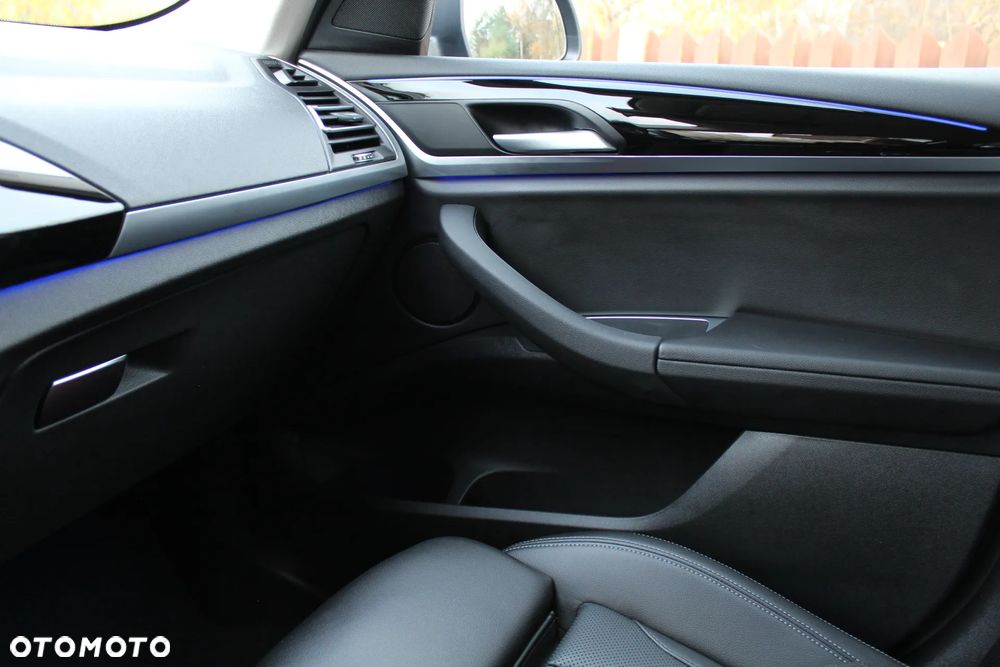 BMW X3 xDrive20i Luxury Line - 28