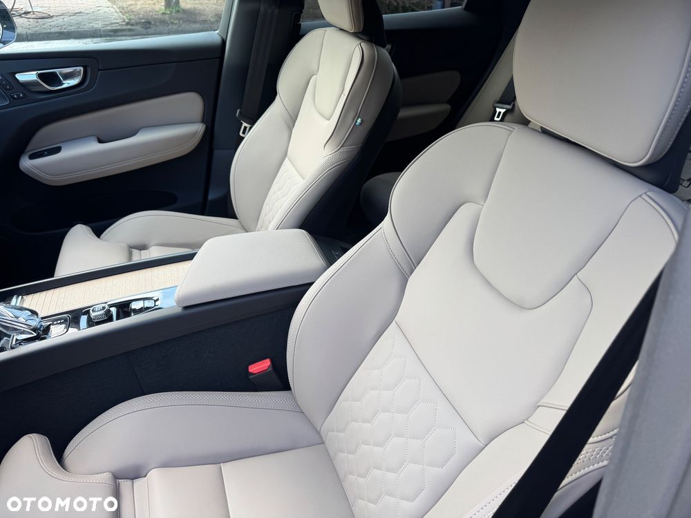 Volvo XC 60 B5 B AWD Plus Black Edition - 15