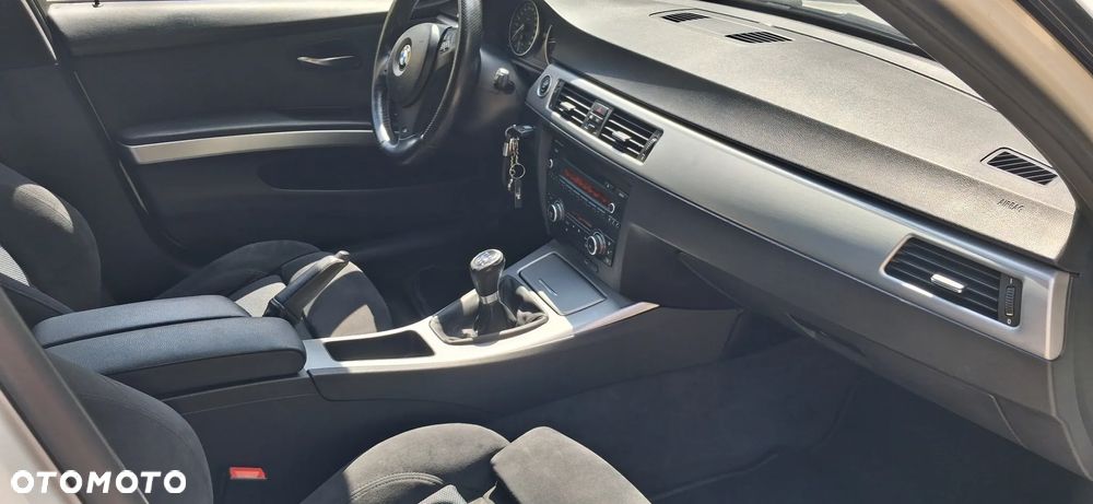 BMW Seria 3 318i Edition Sport - 13