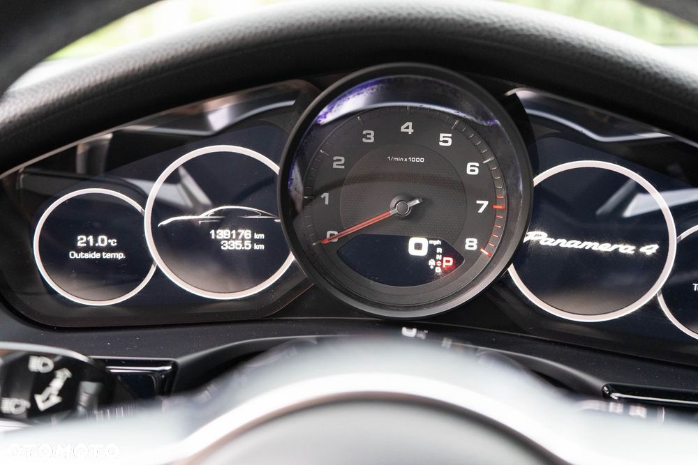 Porsche Panamera 4 - 12