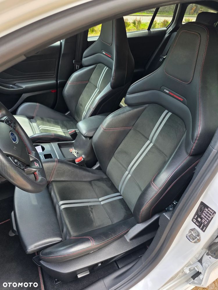 Ford Focus 2.3 EcoBoost ST - 30
