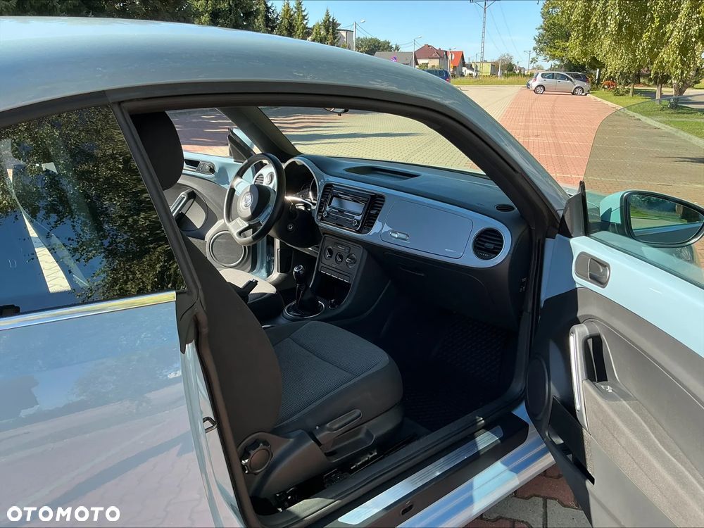 Volkswagen New Beetle - 8
