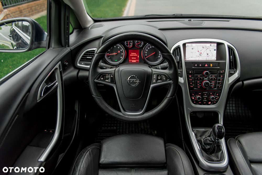 Opel Astra 1.6 T Cosmo - 18