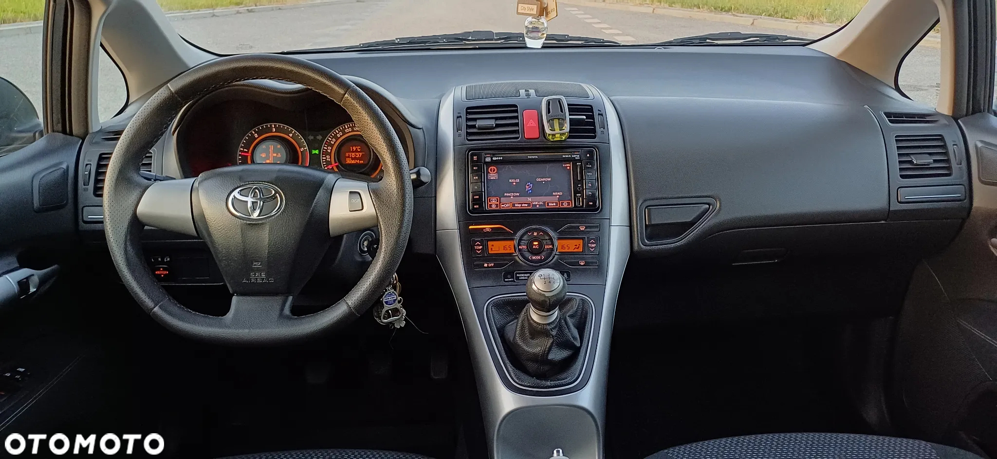 Toyota Auris 1.4 D-4D - 11
