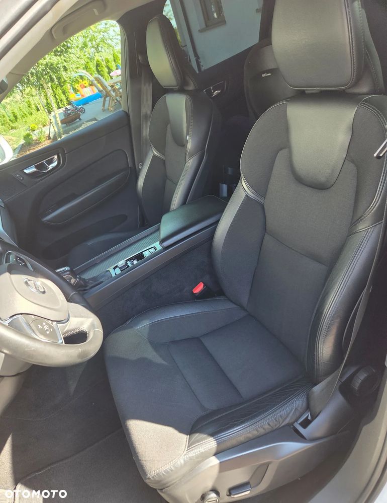 Volvo XC 60 T4 Momentum - 4