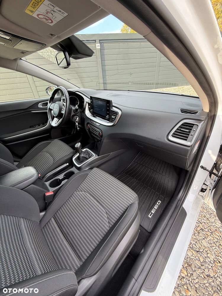 Kia Ceed 1.6 CRDi (48V Mild-Hybrid) Platinum - 22