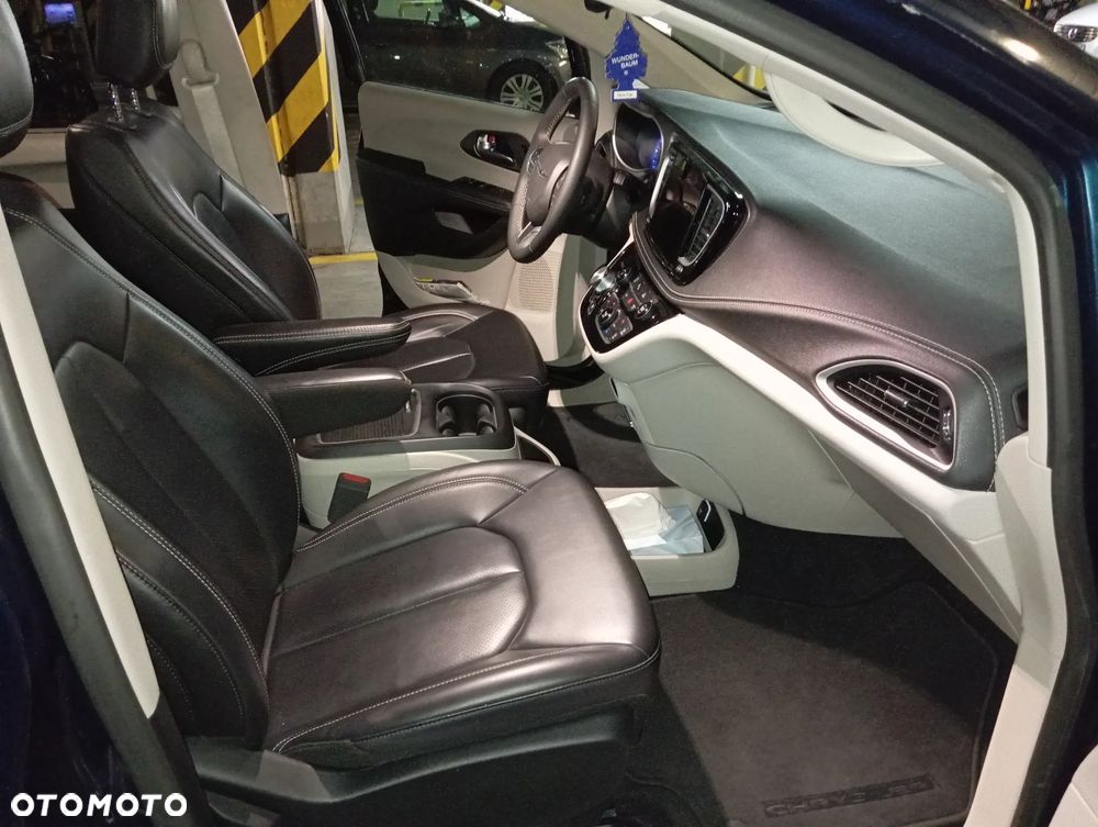 Chrysler Pacifica - 20