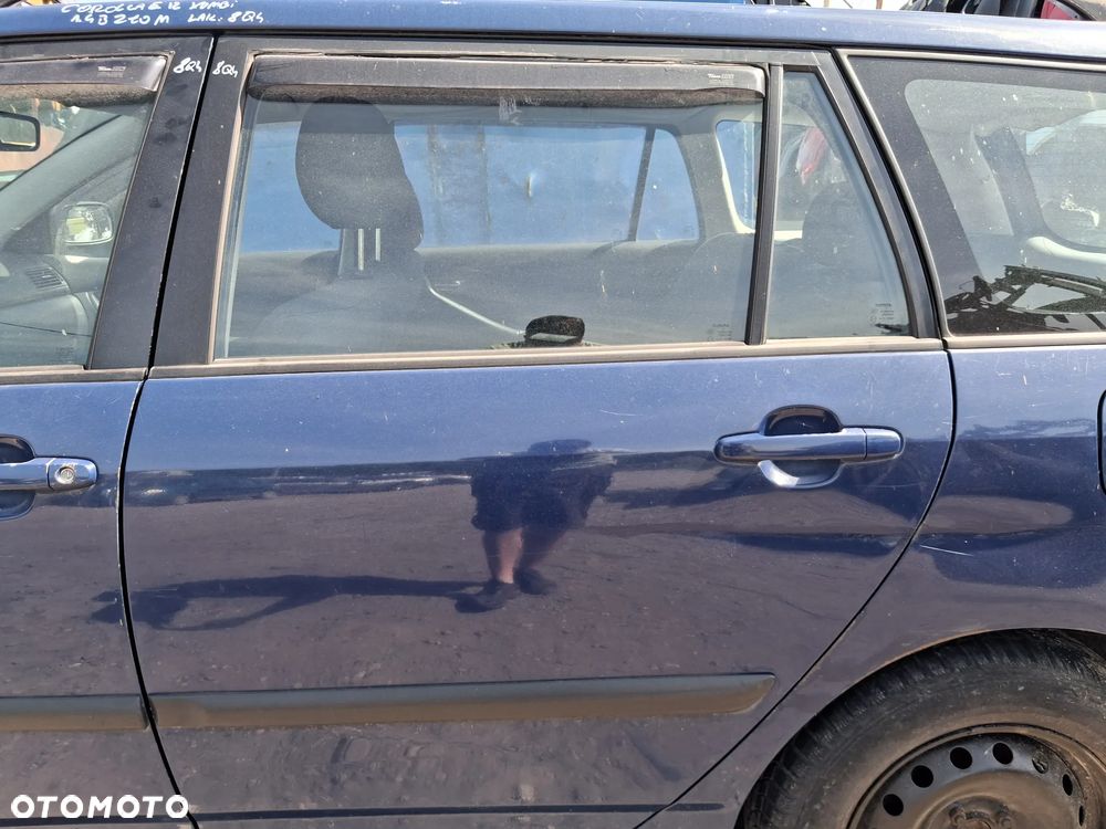 TOYOTA COROLLA E12 KOMBI 8Q4 DRZWI LEWY TYL - 1