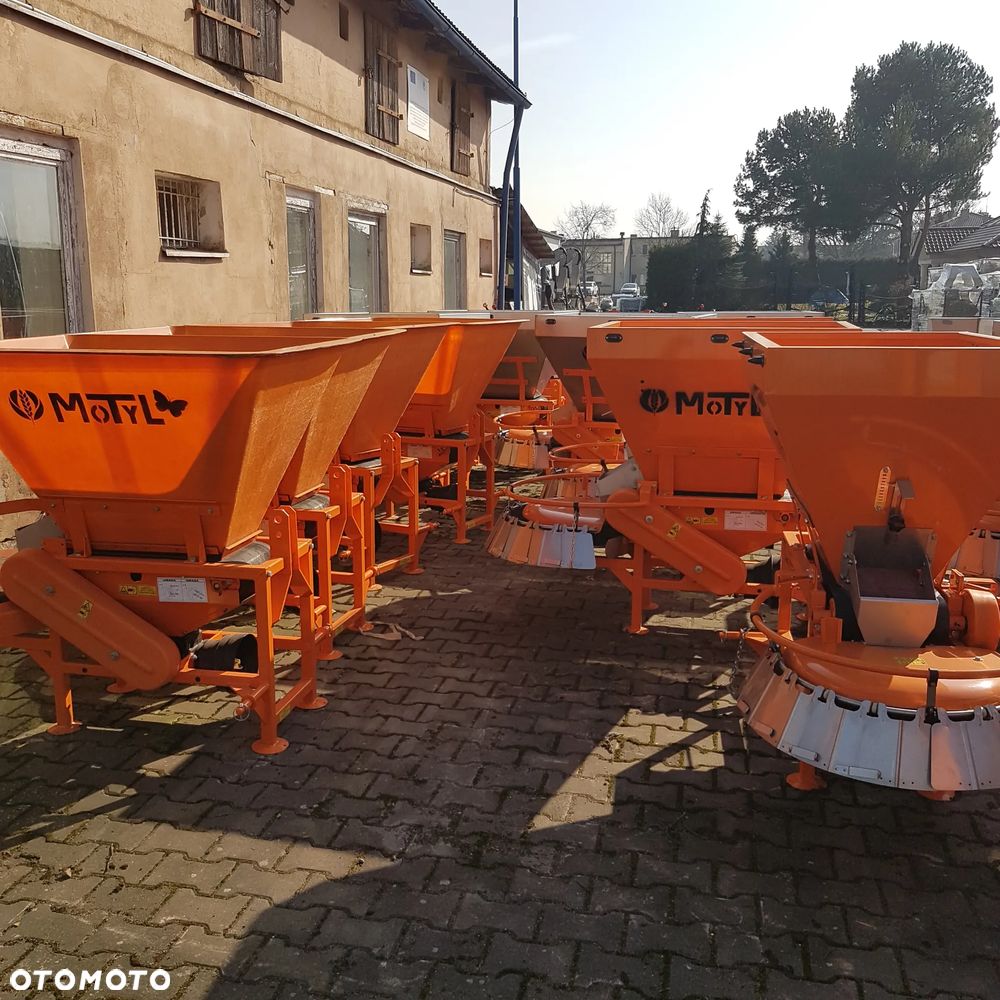 POM Augustów Piaskarka rozsiewacz nawozów MOTYL 400kg, 600kg - 16