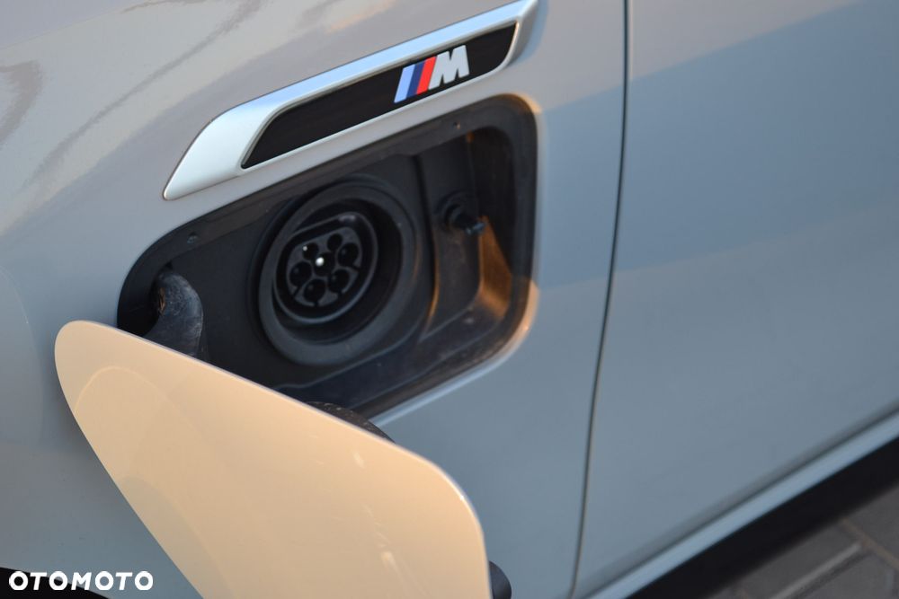 BMW Seria 7 M760e xDrive - 38