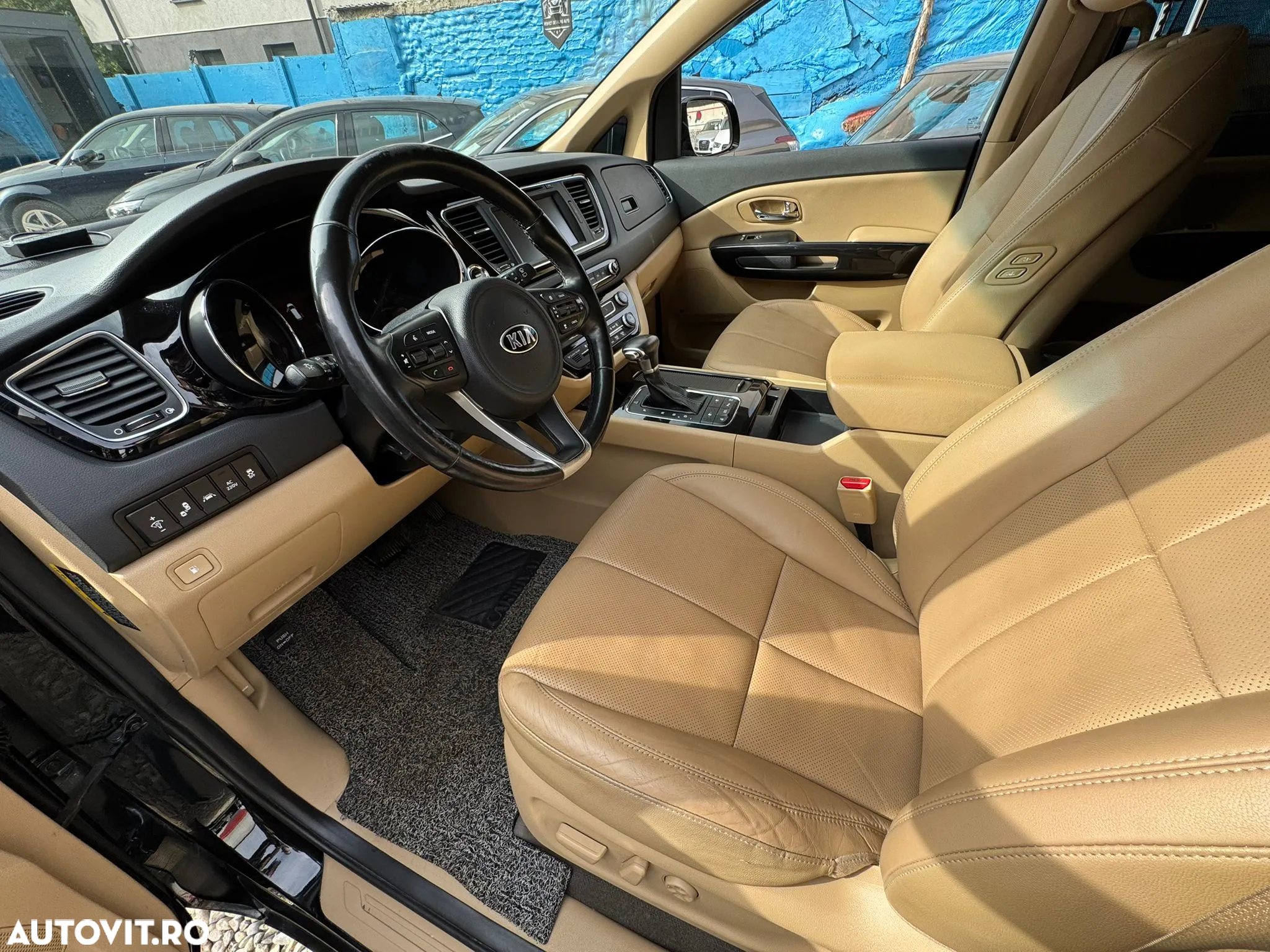 Kia Carnival - 8