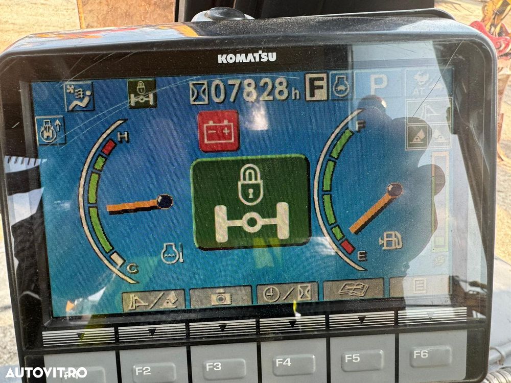Komatsu PW 148 Excavator pe roți - 6
