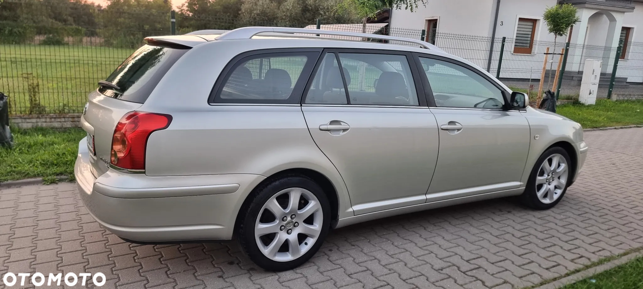 Toyota Avensis - 9
