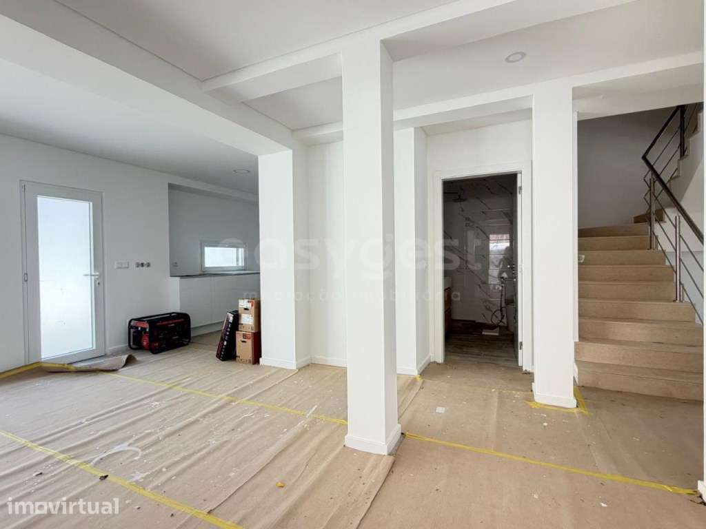Moradia Geminada T3 Nova com Garagem, no Montijo - Grande imagem: 2/33