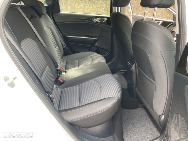 Kia Ceed SW 1.6 GDI DCT OPF Inspiration - 33