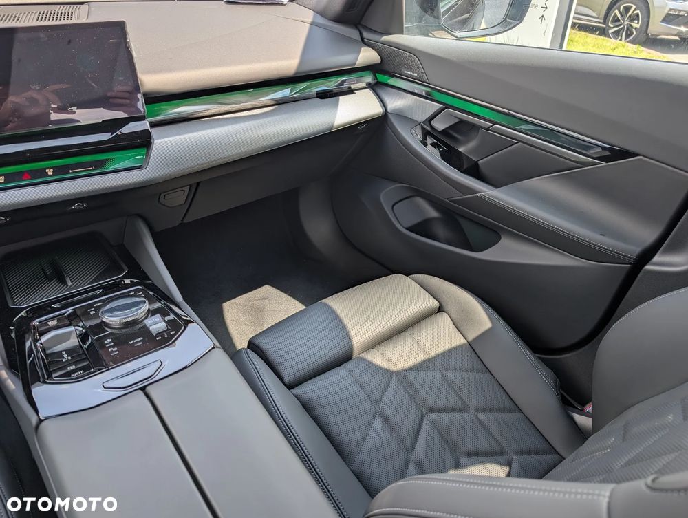 BMW Seria 5 520d mHEV - 14