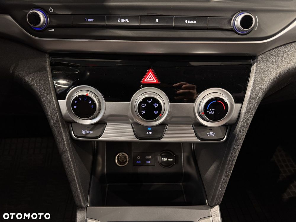 Hyundai Elantra - 22