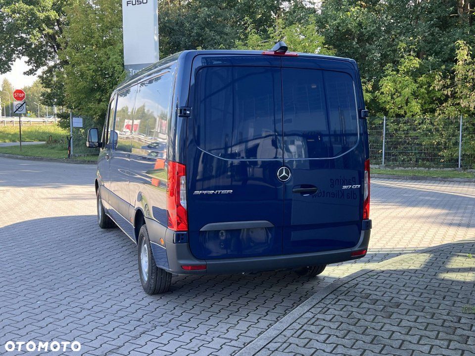 Mercedes-Benz Sprinter - 4