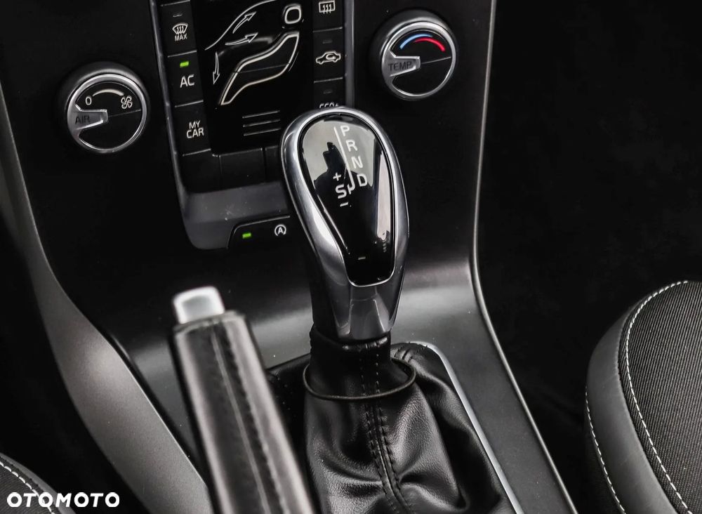 Volvo V40 D2 Drive-E Momentum - 24