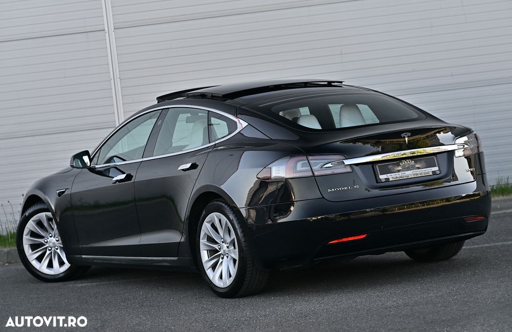 Tesla Model S - 12