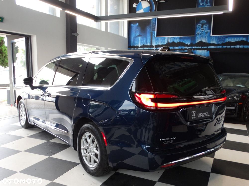 Chrysler Pacifica - 4