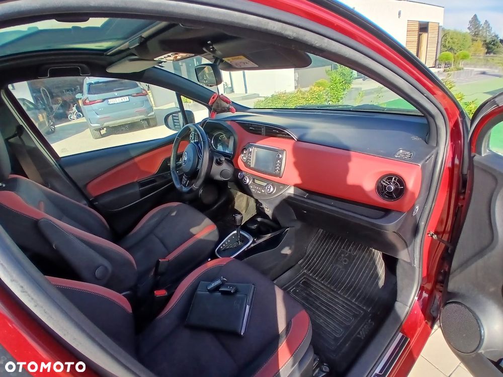 Toyota Yaris Hybrid 100 Selection - 21