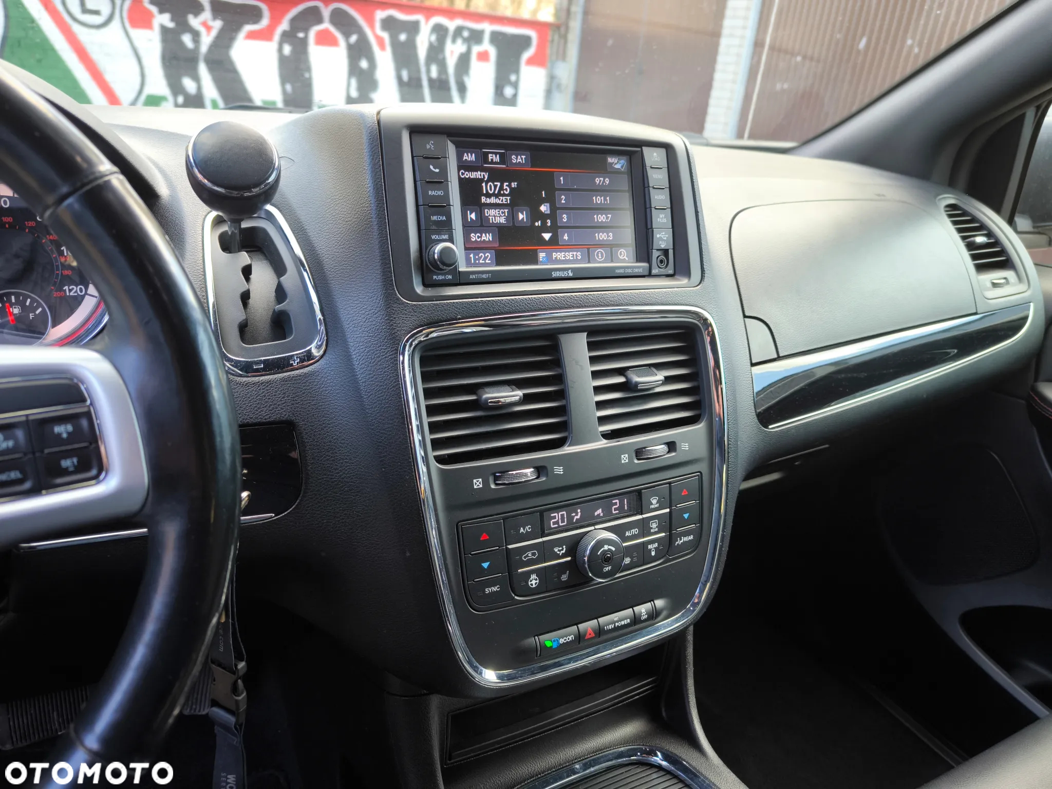 Dodge Grand Caravan - 11