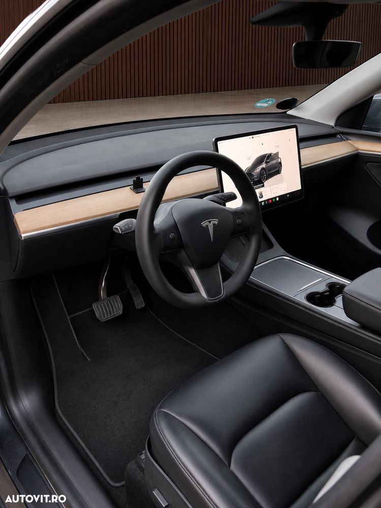 Tesla Model Y Long Range Dual Motor AWD - 7