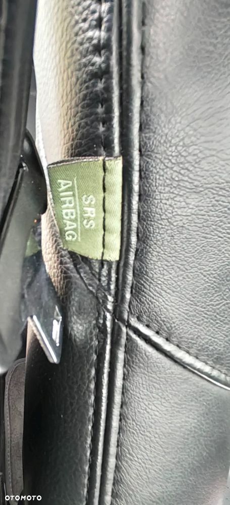Mazda 3 1.6 Active + - 32