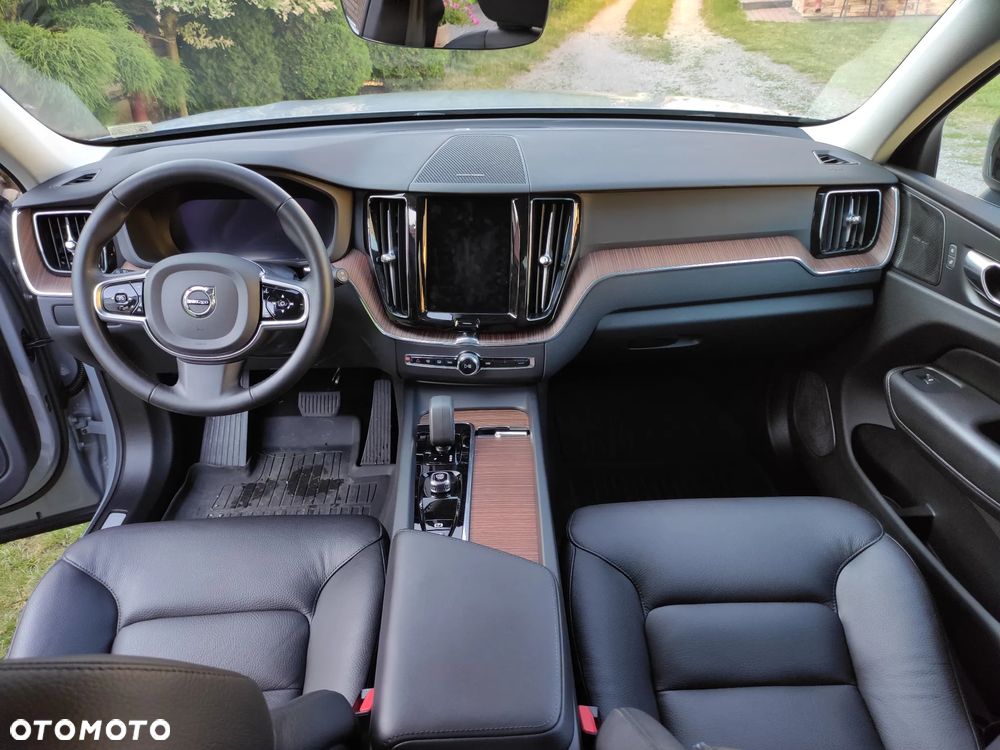 Volvo XC 60 B5 B AWD Plus Dark - 19