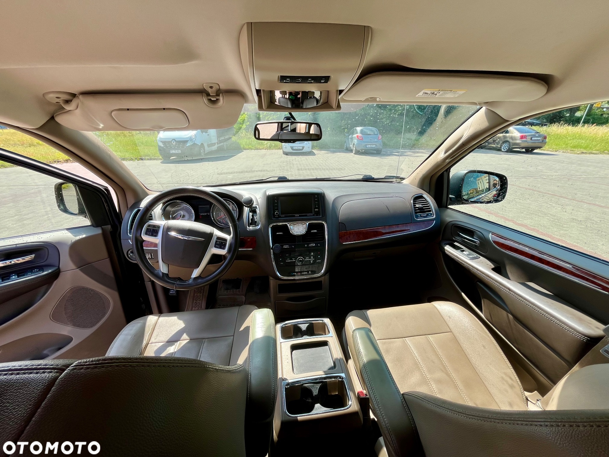 Chrysler Town & Country - 33