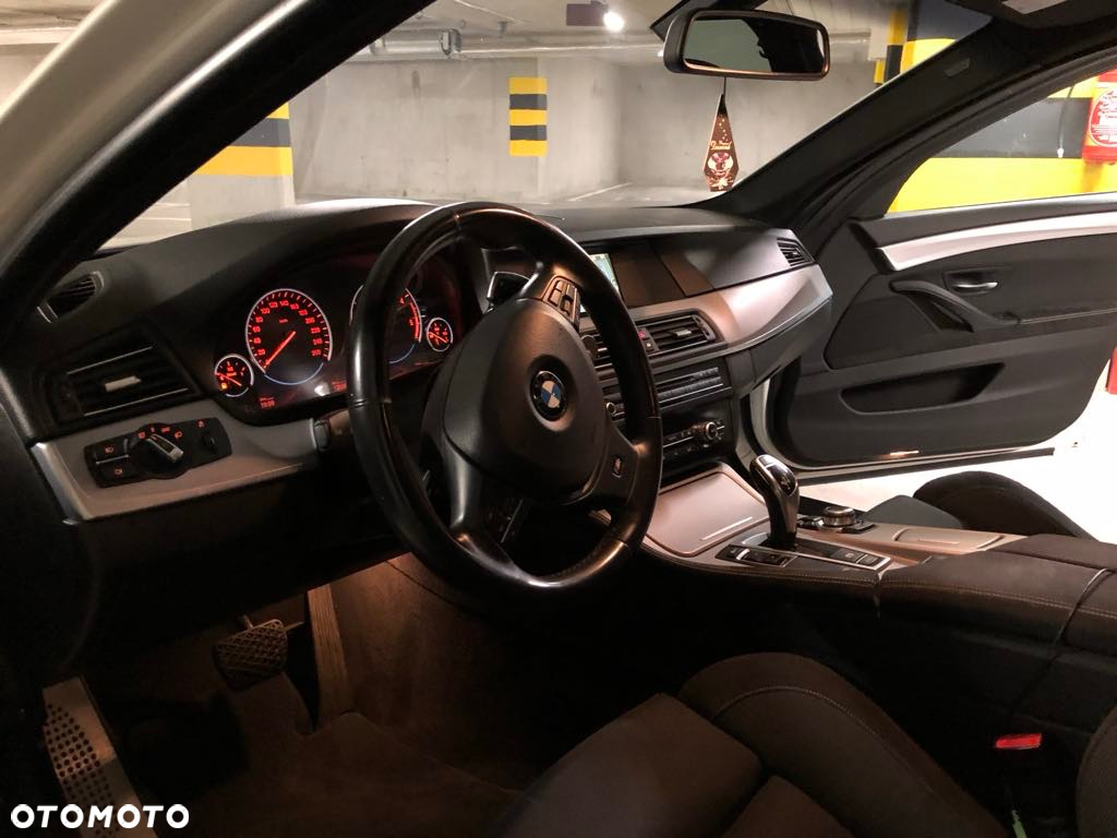 BMW Seria 5 520d Touring - 12