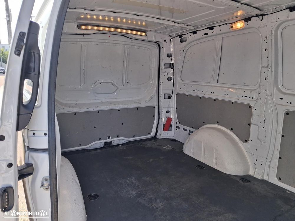 Mercedes-Benz Vito 116 CDI Furgão Standard - 12