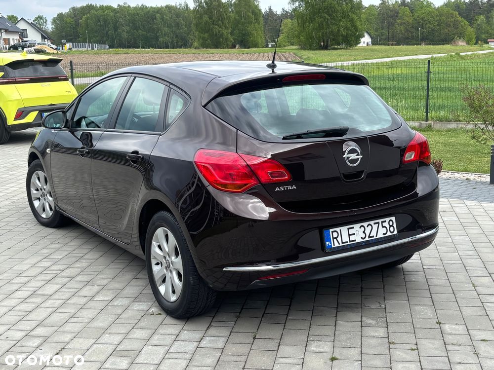 Opel Astra ver-1-4-enjoy - 4